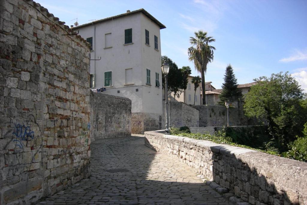 Language And Art Bed & Breakfast Ascoli Piceno Exterior photo