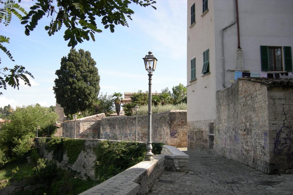 Language And Art Bed & Breakfast Ascoli Piceno Exterior photo